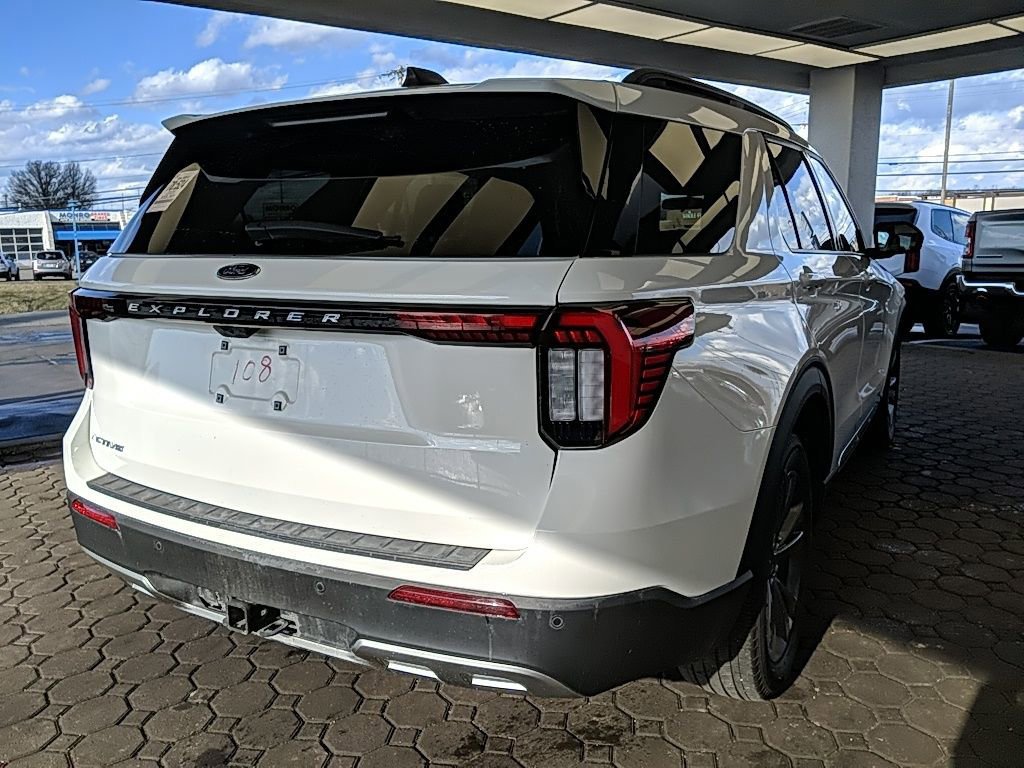 Certified 2025 Ford Explorer Active w/ Active Comfort Package image 3