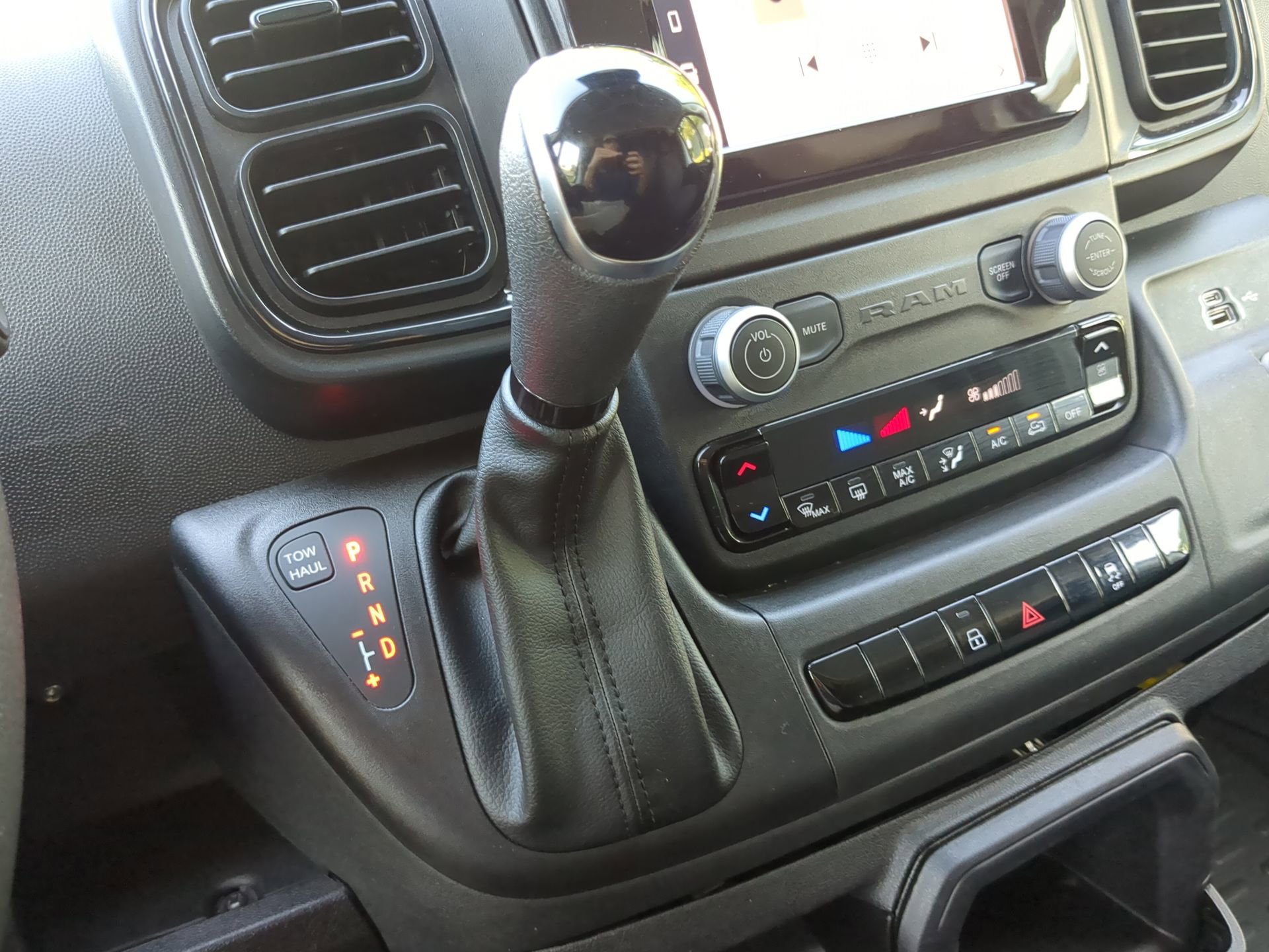 Used 2025 RAM ProMaster 2500 w/ U-Haul Equipment Group FWD image 60