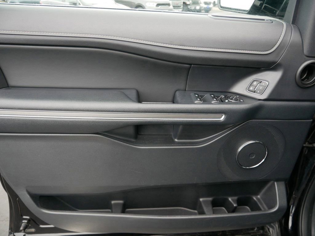 Certified 2024 Ford Expedition Max XLT image 9