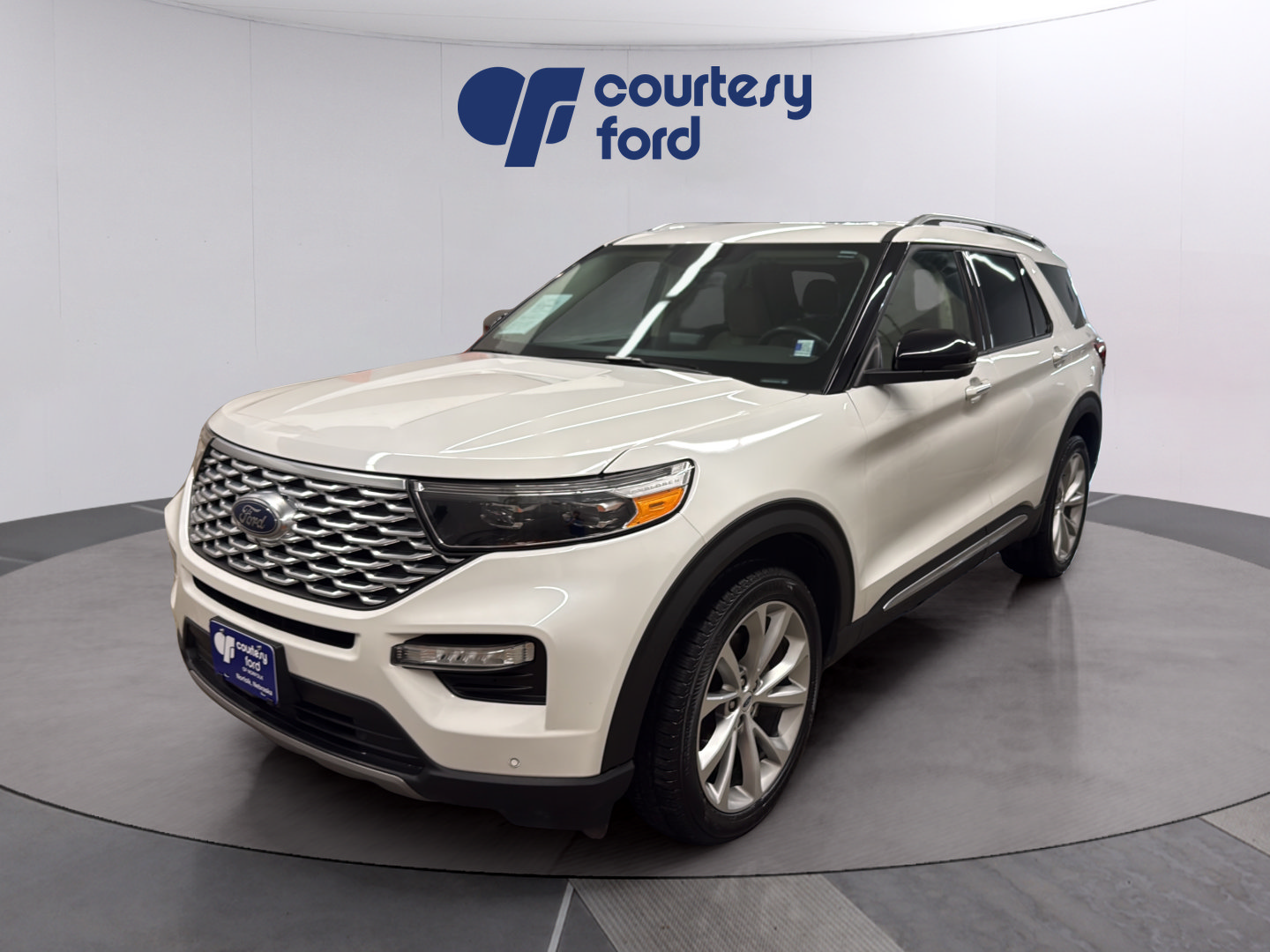 Certified 2023 Ford Explorer Platinum w/ Technology Package AWD/4WD image 3