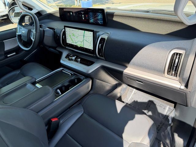 Certified 2025 Ford Expedition Active AWD/4WD image 34