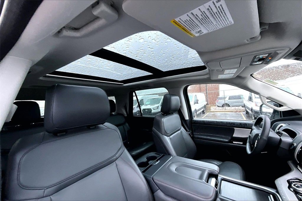 Certified 2025 Ford Expedition Active image 21