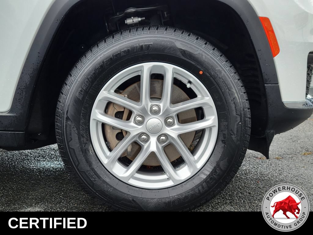 Used 2024 Jeep Grand Cherokee L Laredo RWD image 12