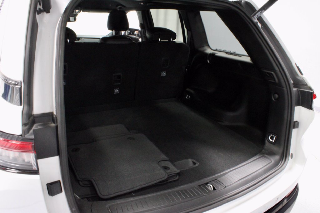 Used 2023 Jeep Grand Cherokee Altitude AWD/4WD image 12
