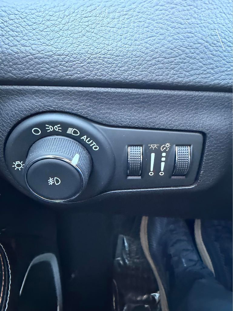 Used 2019 Jeep Compass Latitude w/ Cold Weather Group image 21