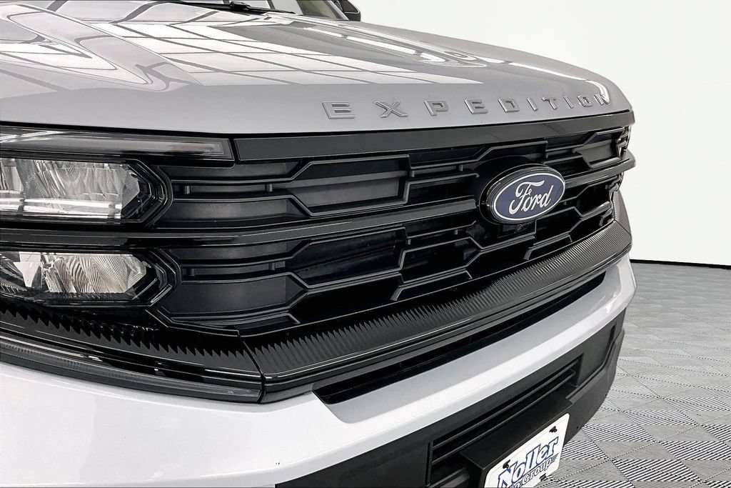 Certified 2025 Ford Expedition Active AWD/4WD image 29