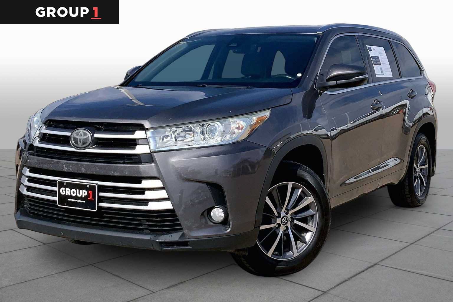 Used 2017 Toyota Highlander XLE AWD/4WD image 1
