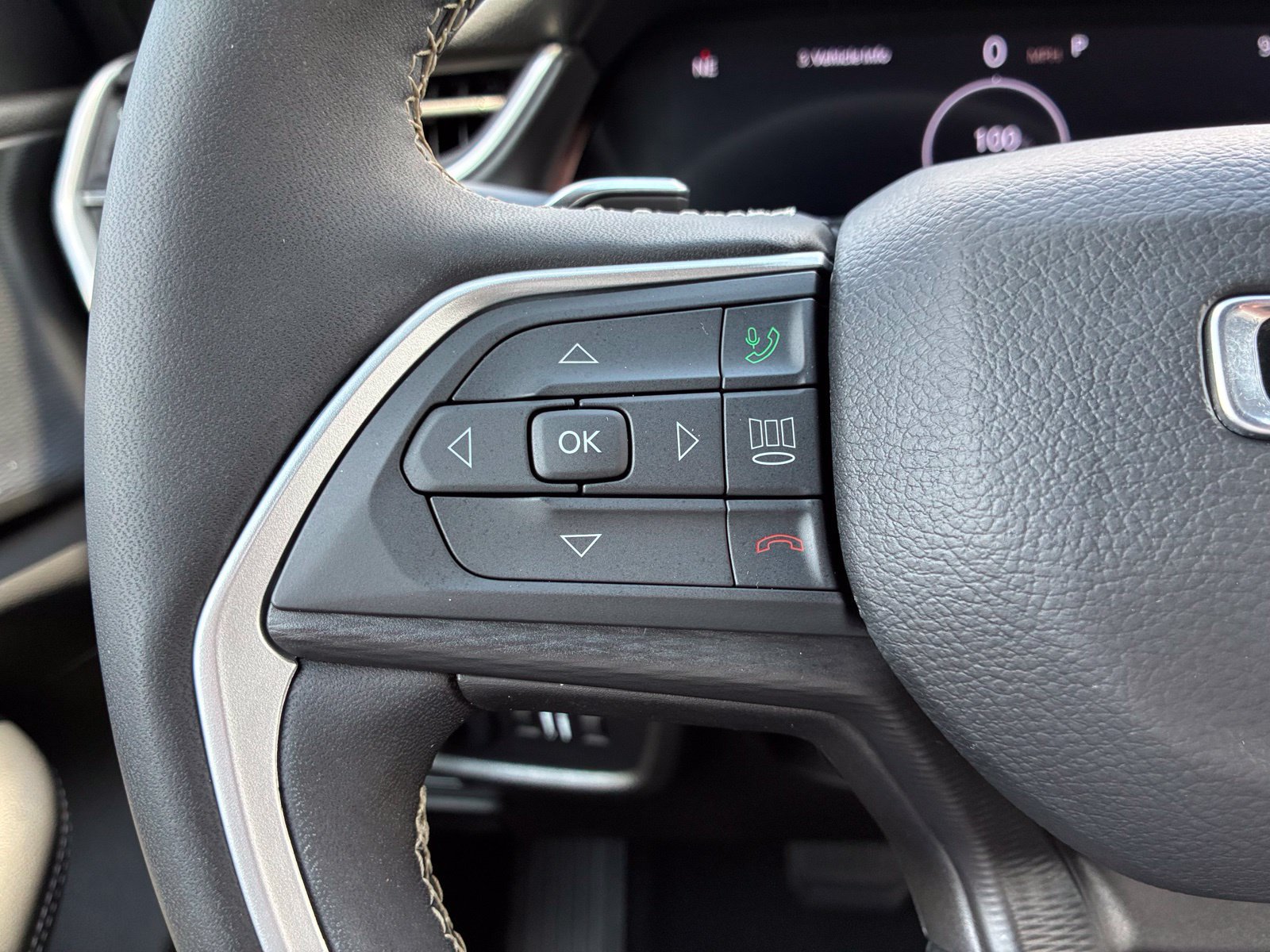 Used 2024 Jeep Grand Cherokee Altitude RWD image 26