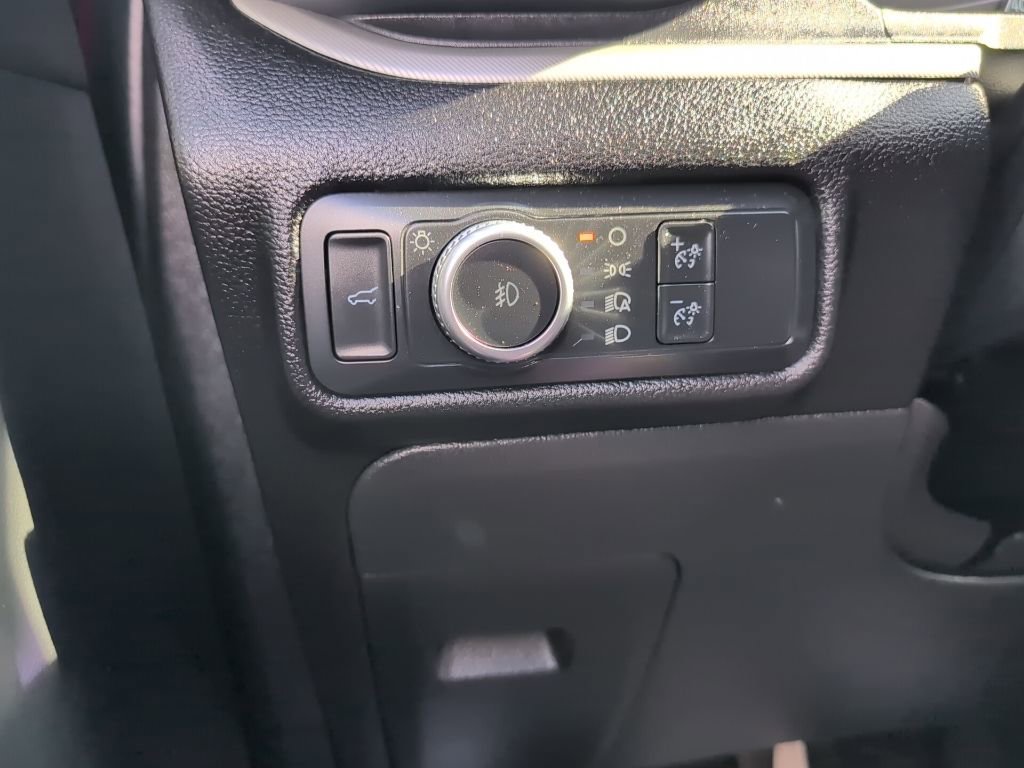 Certified 2022 Ford Explorer XLT w/ Equipment Group 202A image 27