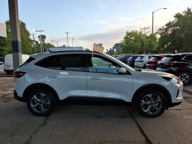 Certified 2025 Ford Escape ST-Line Select AWD/4WD image 2