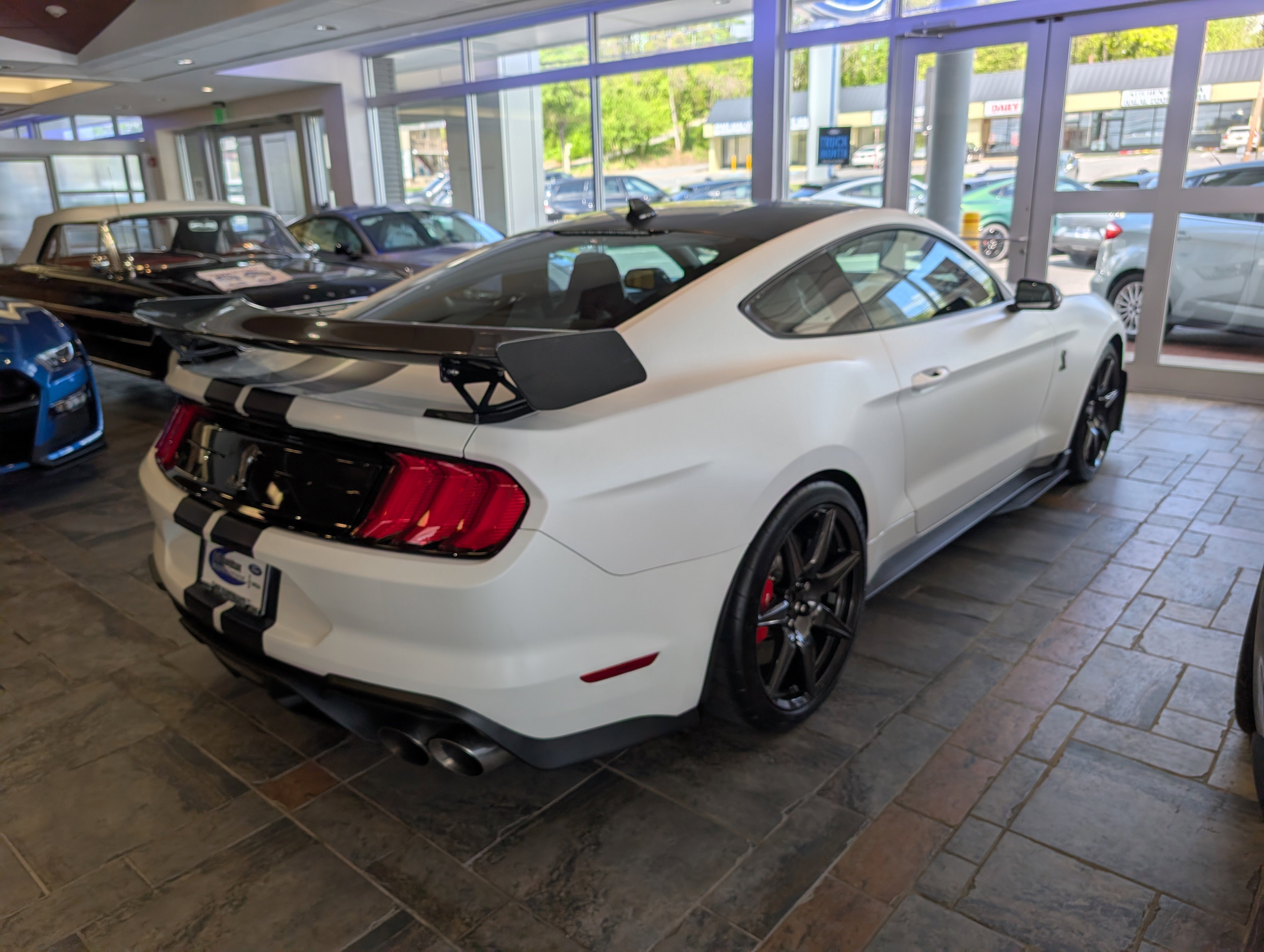 Certified 2022 Ford Mustang Shelby GT500 w/ Carbon Fiber Track Pack RWD image 3