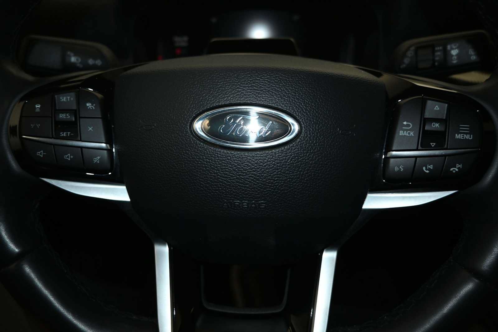 Certified 2025 Ford Explorer Platinum RWD image 12