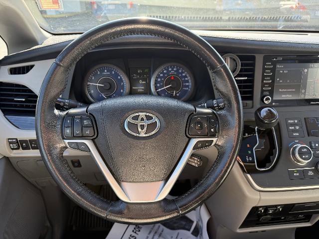 Used 2020 Toyota Sienna XLE Premium image 28