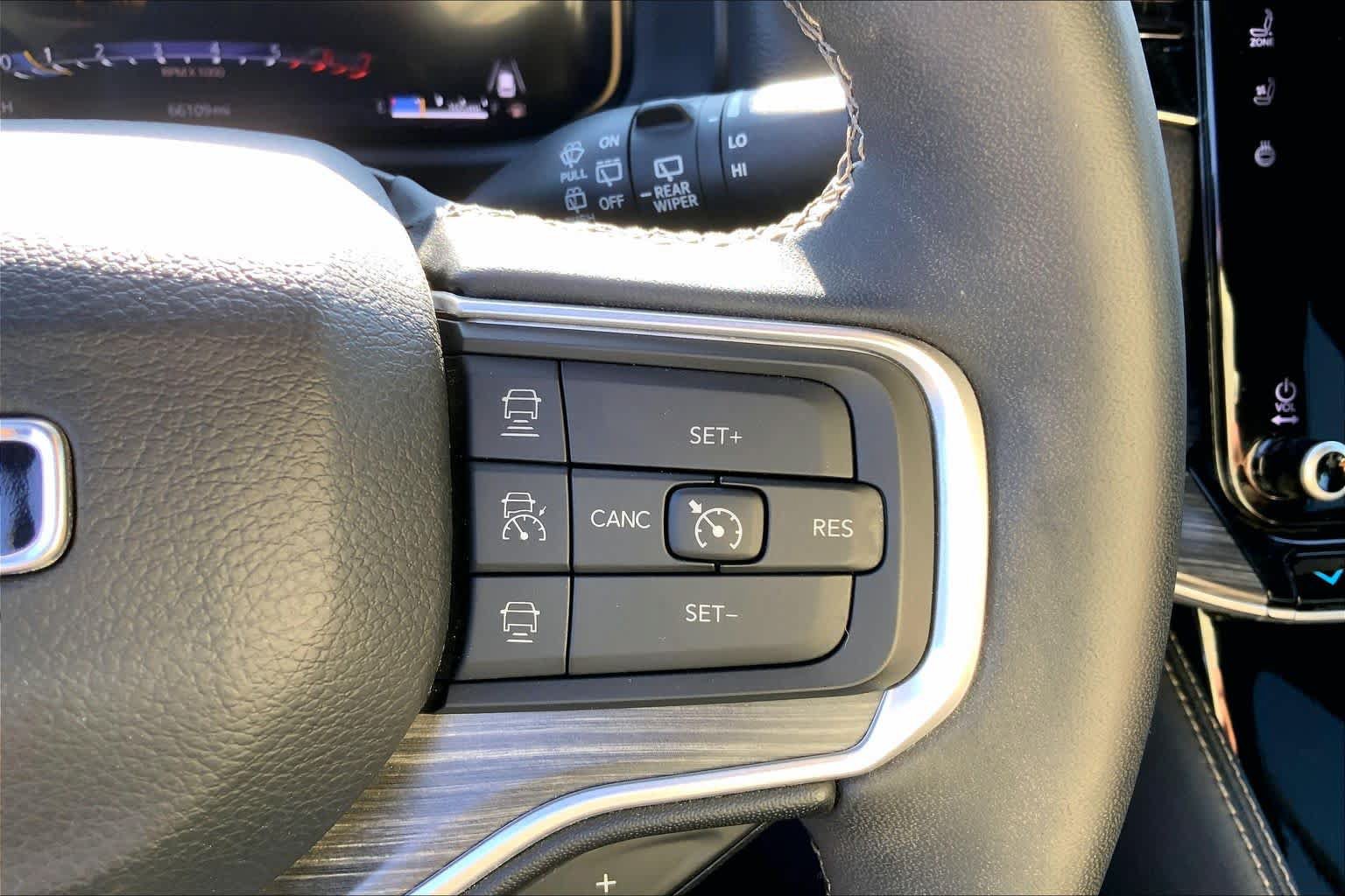 Used 2024 Jeep Wagoneer L Series II w/ Flexible Seating Group AWD/4WD image 23