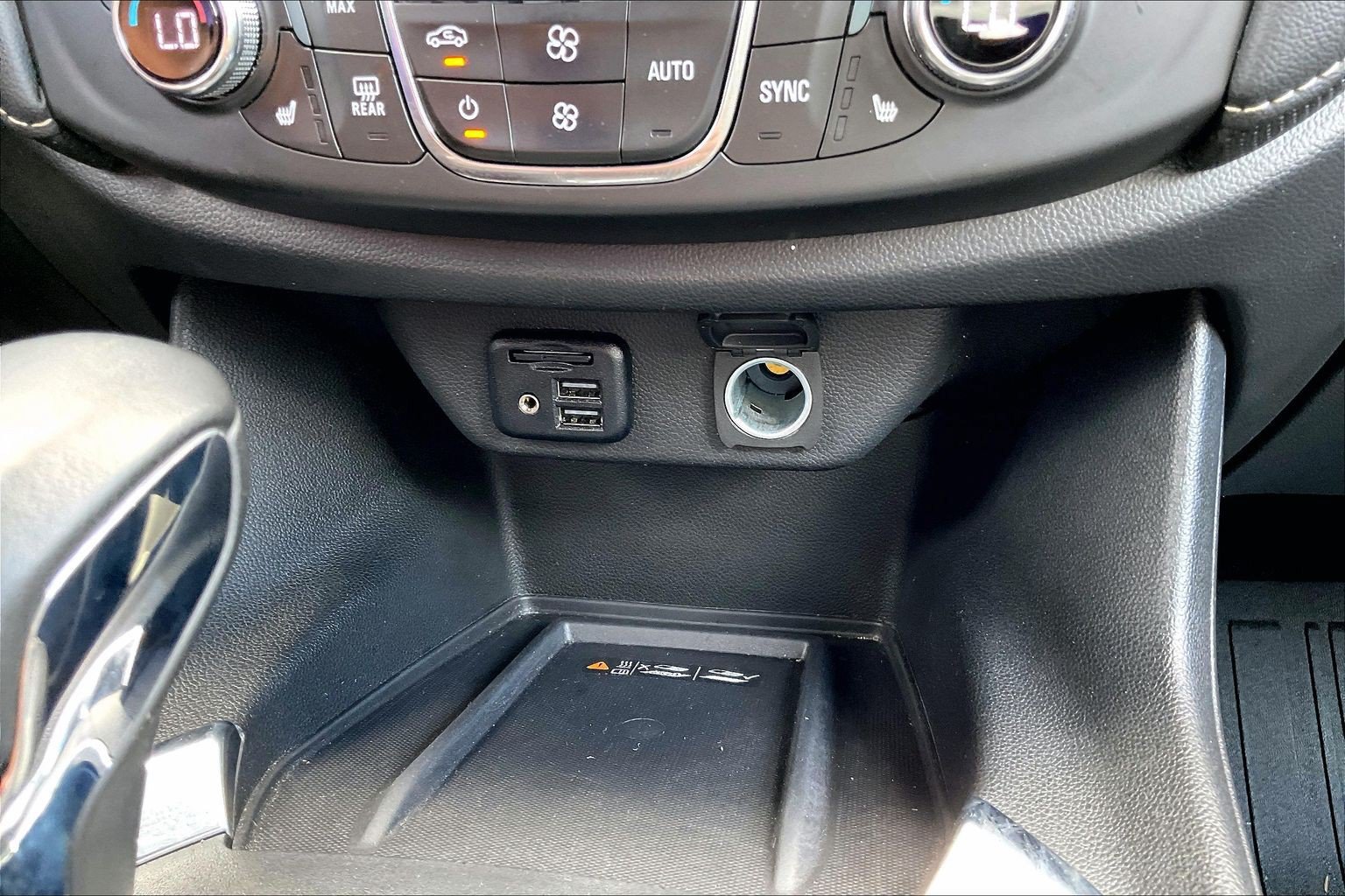 Used 2023 Chevrolet Traverse Premier AWD/4WD image 34