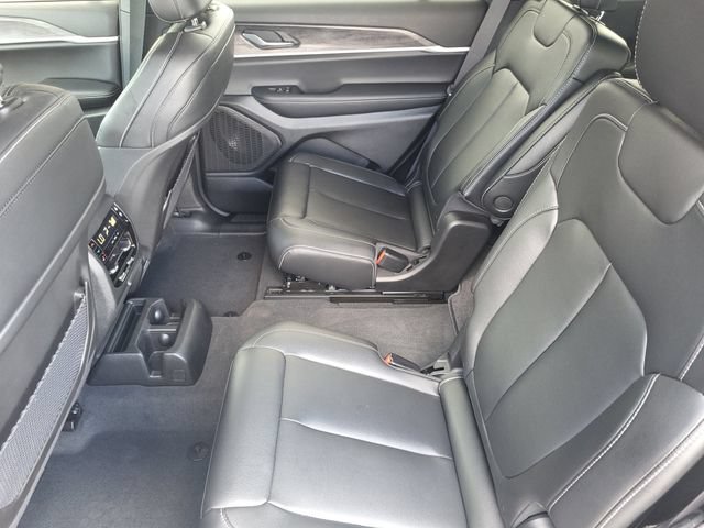 Used 2025 Jeep Grand Cherokee L Limited w/ Black Appearance Package RWD image 28
