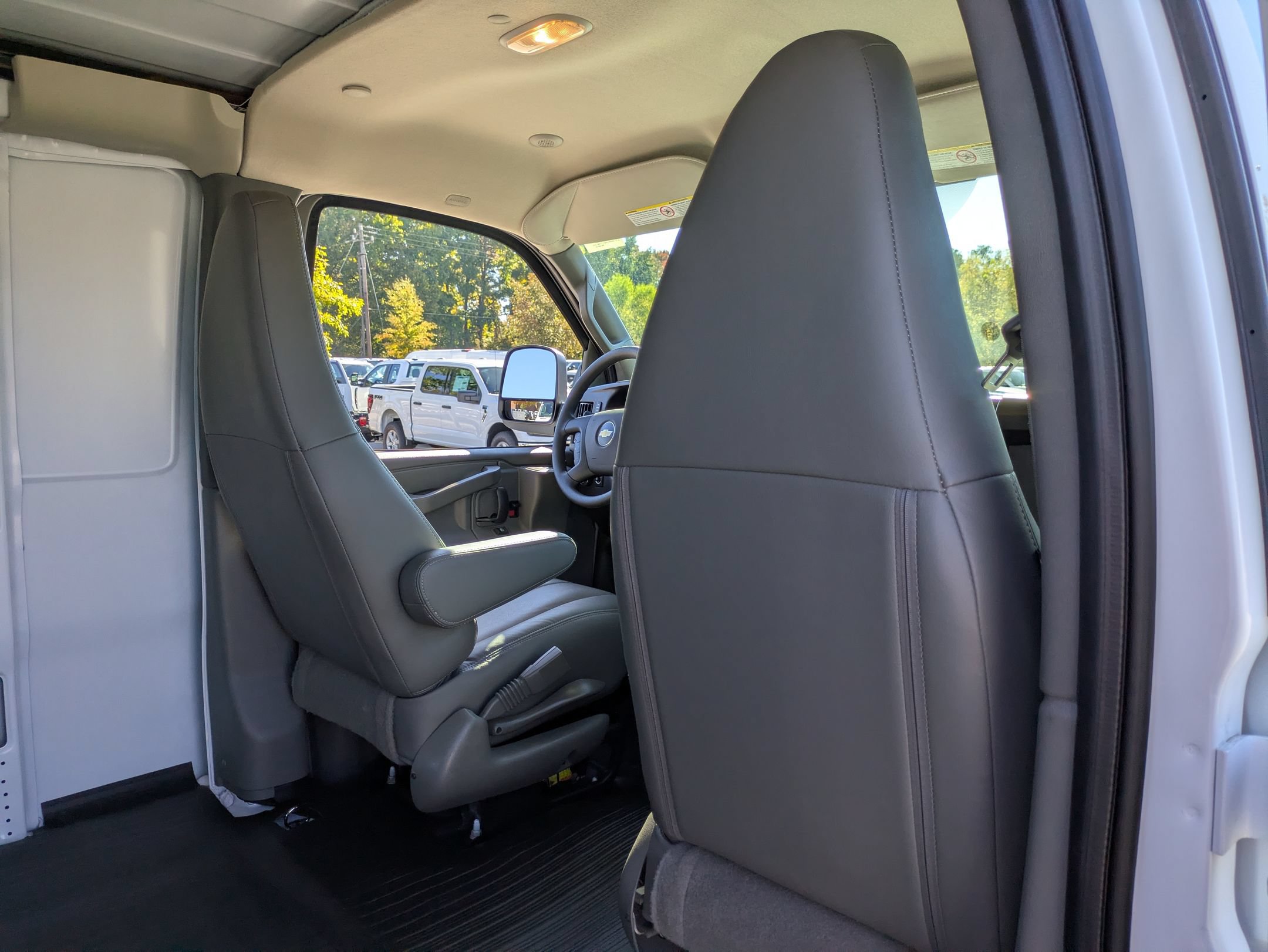Used 2025 Chevrolet Express 3500 Extended w/ Driver Convenience Package RWD image 26