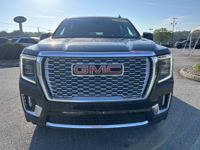 Used 2022 GMC Yukon XL Denali w/ Denali Premium Package AWD/4WD image 9