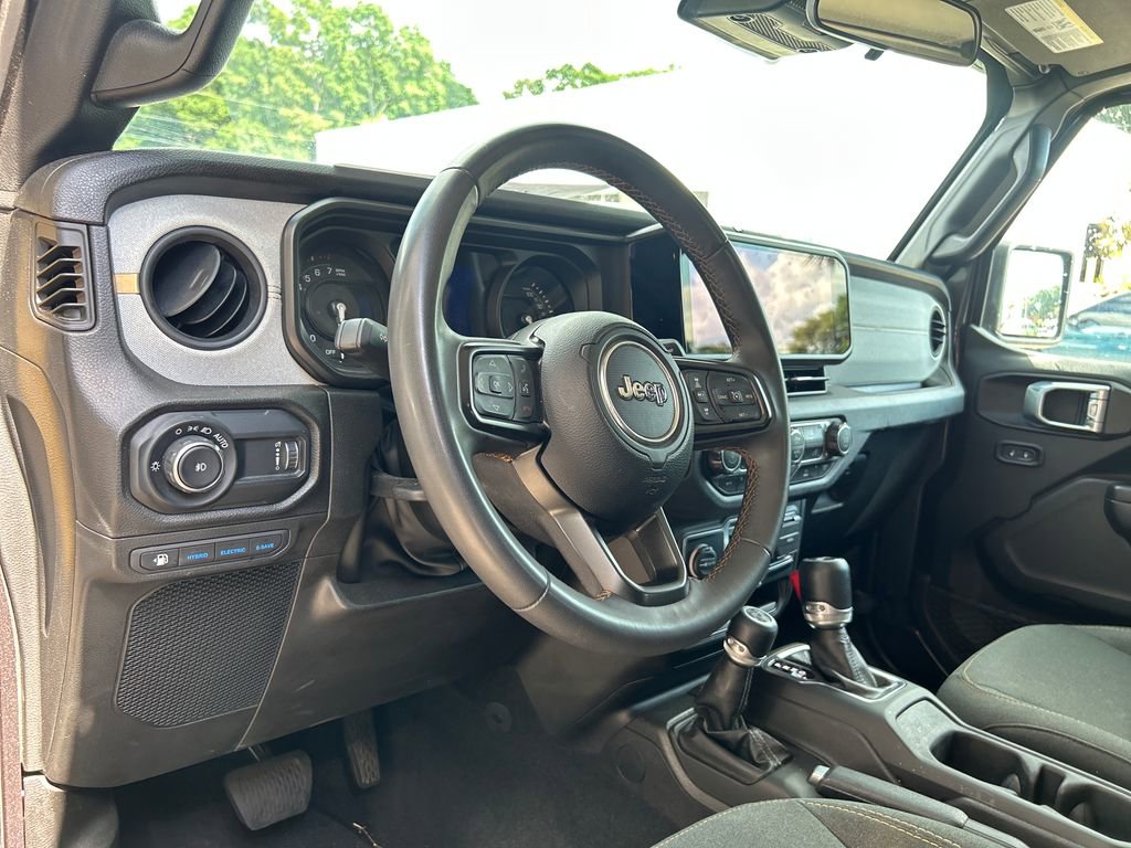Used 2024 Jeep Wrangler Unlimited AWD/4WD image 10