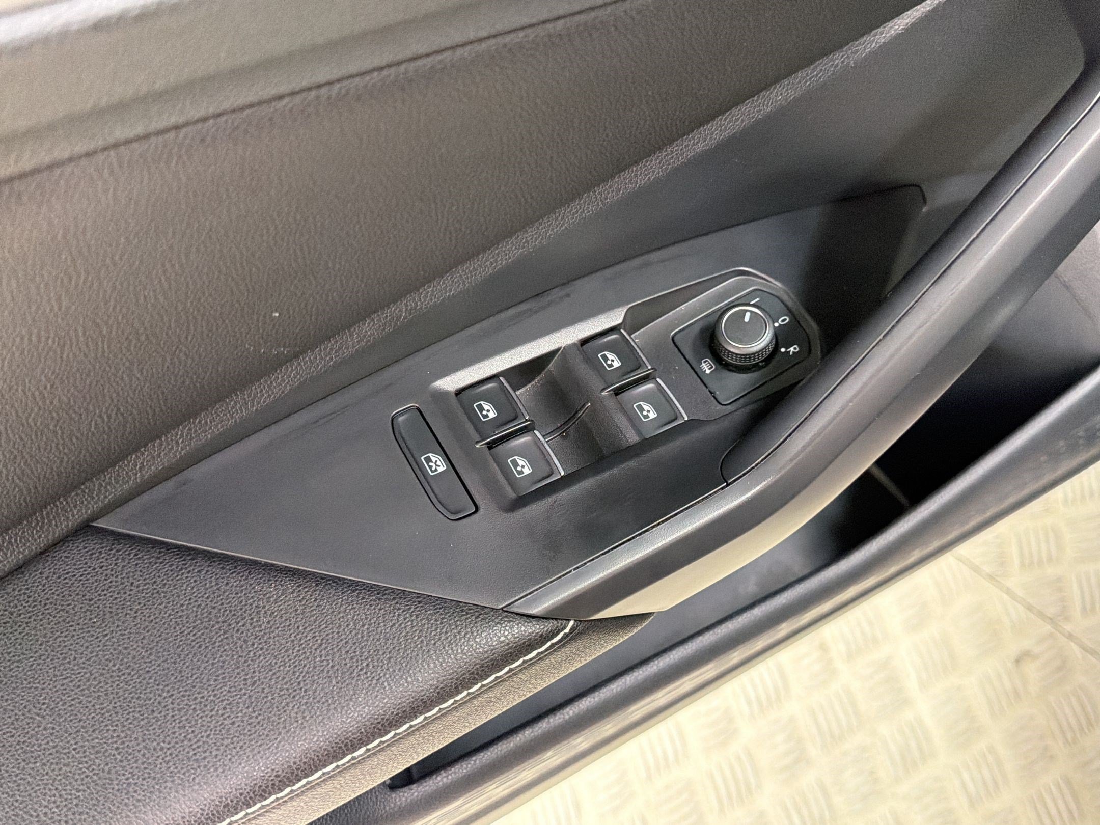 Used 2024 Volkswagen Jetta SE w/ Panoramic Sunroof Package FWD image 20