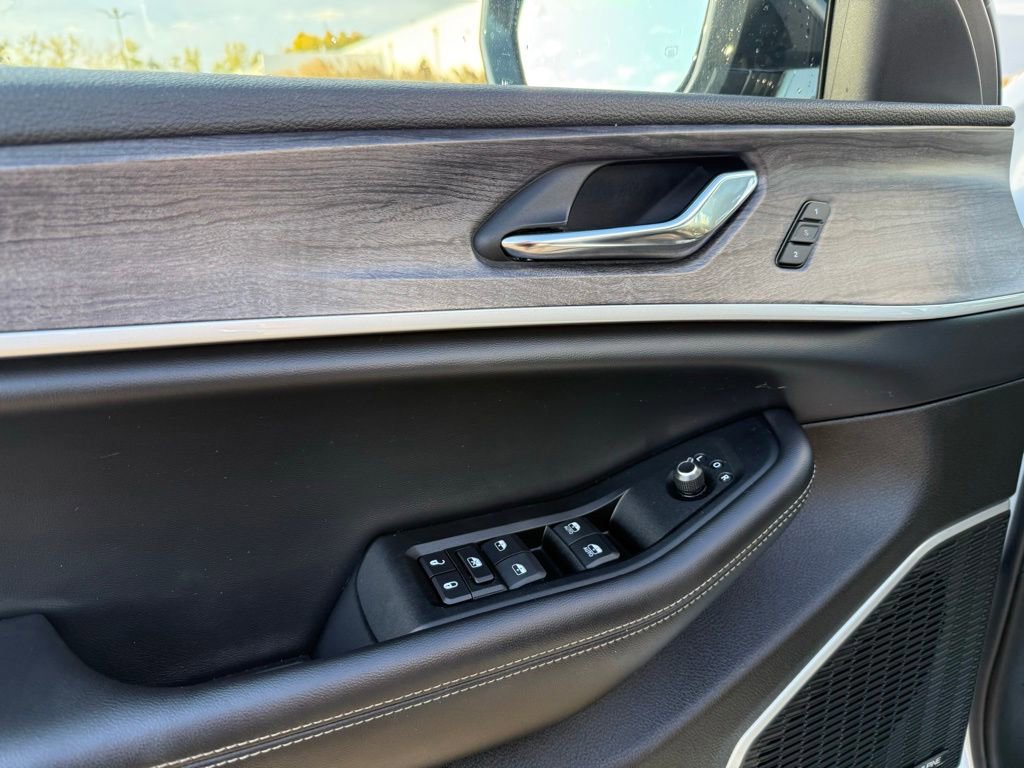 Used 2024 Jeep Grand Cherokee Limited 4xe image 31