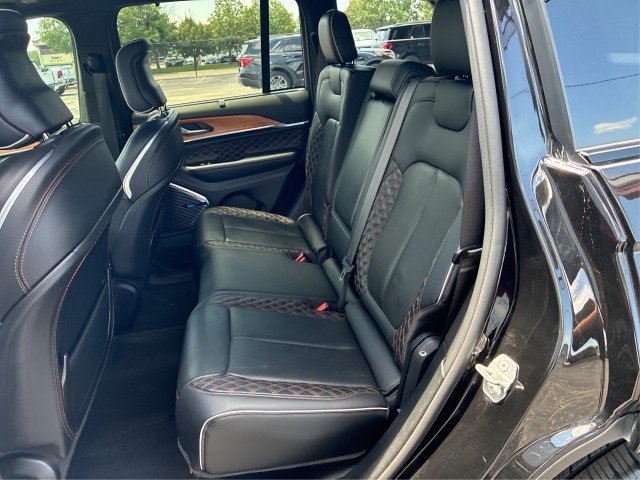 Used 2022 Jeep Grand Cherokee Summit AWD/4WD image 10