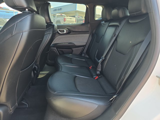 Used 2024 Jeep Compass Latitude AWD/4WD image 11