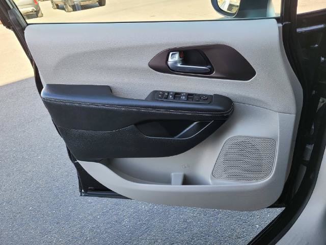 Used 2023 Chrysler Voyager LX FWD image 27