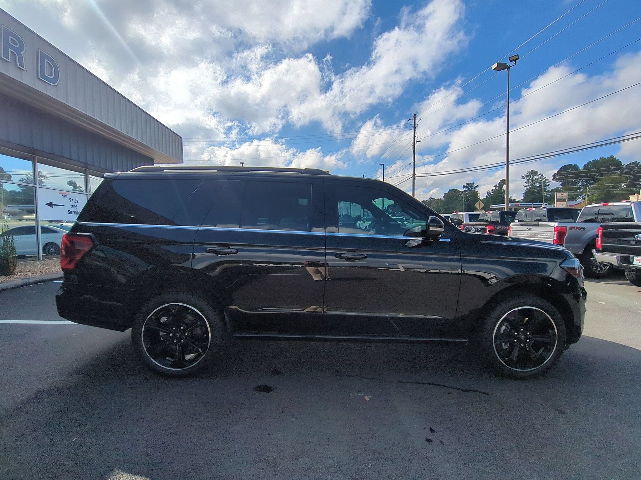 Certified 2023 Ford Expedition Limited RWD image 4