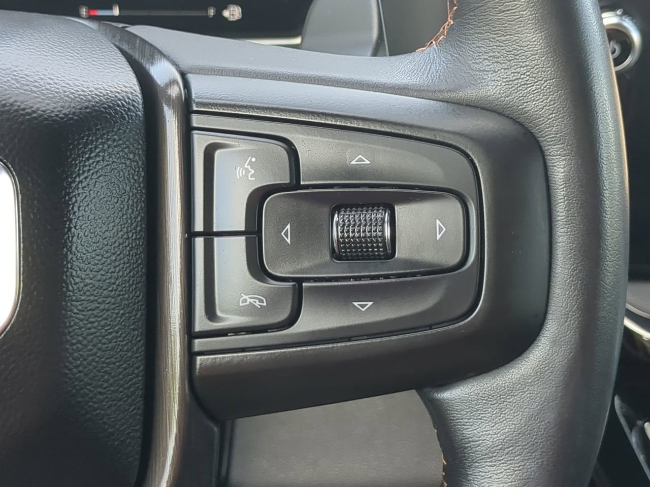 Used 2023 GMC Sierra 1500 AT4 w/ Technology Package AWD/4WD image 25