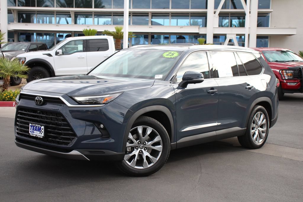 Used 2025 Toyota Grand Highlander AWD image 1