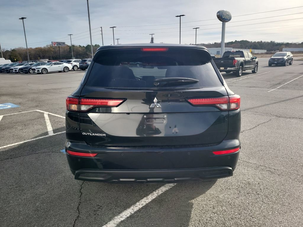 Used 2024 Mitsubishi Outlander ES image 4
