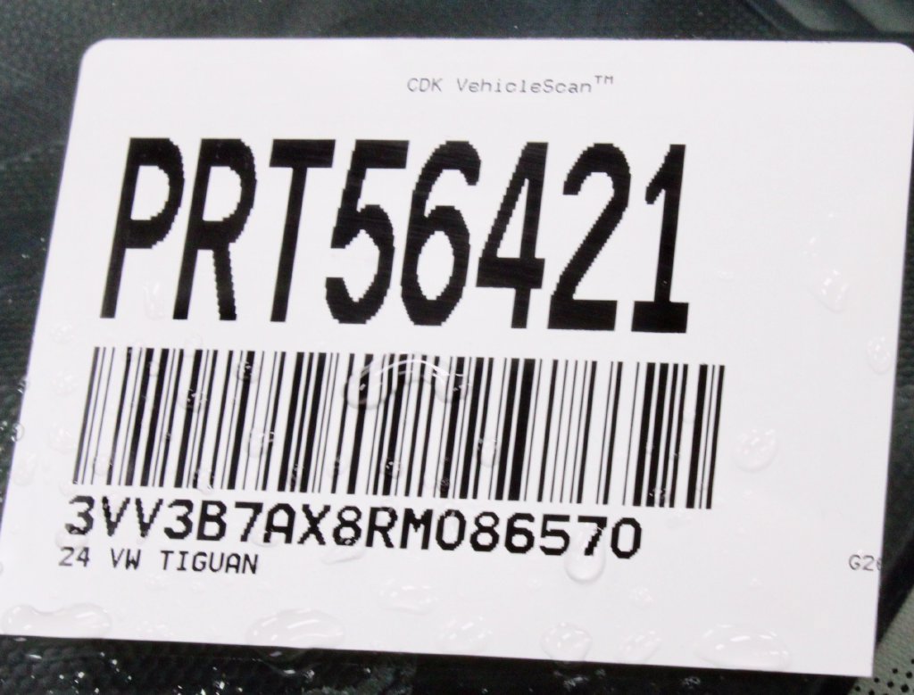 Used 2024 Volkswagen Tiguan SE FWD image 33