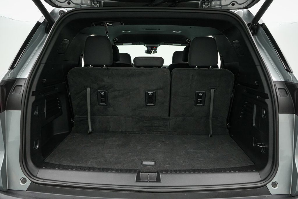 Used 2025 Chevrolet Traverse LT image 20