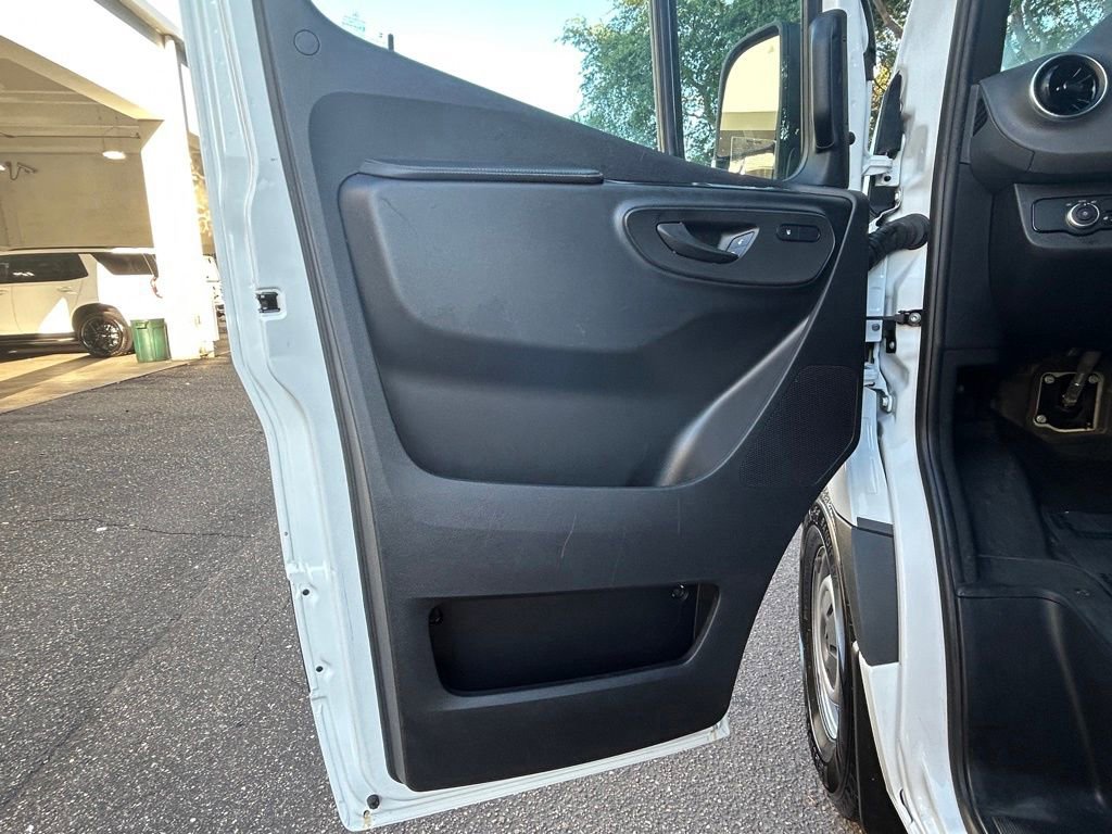 Used 2025 Mercedes-Benz Sprinter 2500 image 33