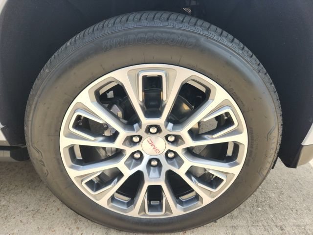 Used 2026 GMC Yukon Denali w/ Denali Reserve Package RWD image 13