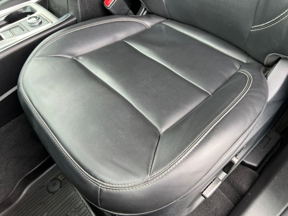 Certified 2023 Ford Explorer XLT w/ Equipment Group 202A image 18