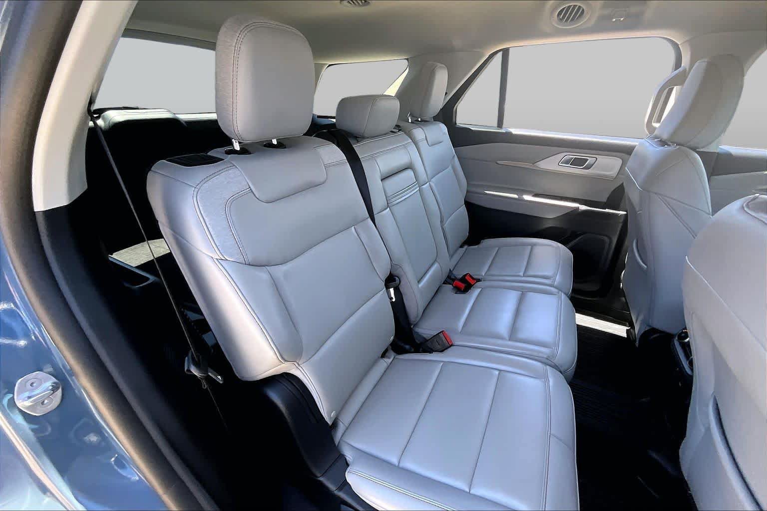 Certified 2026 Ford Explorer Active w/ Active Comfort Package RWD image 19