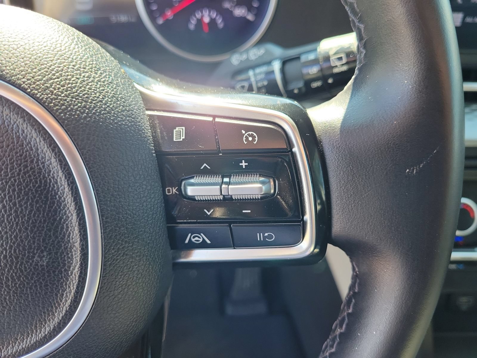 Used 2022 Kia Carnival LX FWD image 20