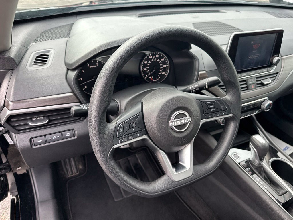 Used 2024 Nissan Altima 2.5 SV FWD image 15