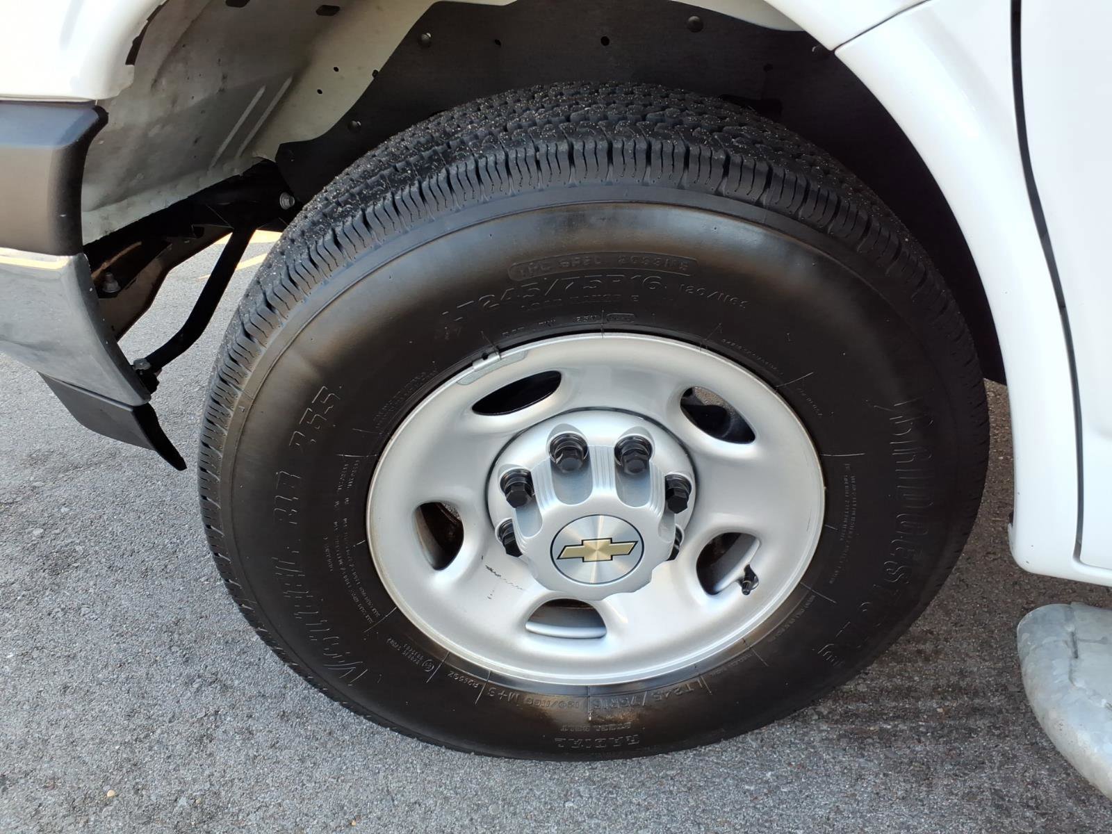 Used 2024 Chevrolet Express 2500 w/ Driver Convenience Package image 9