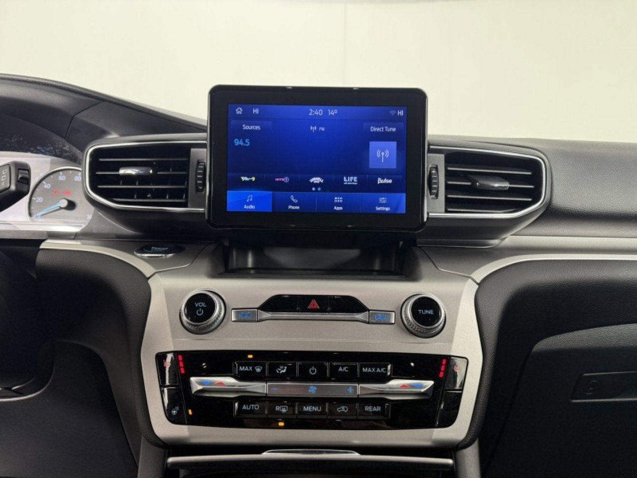 Certified 2022 Ford Explorer XLT w/ Equipment Group 202A image 15