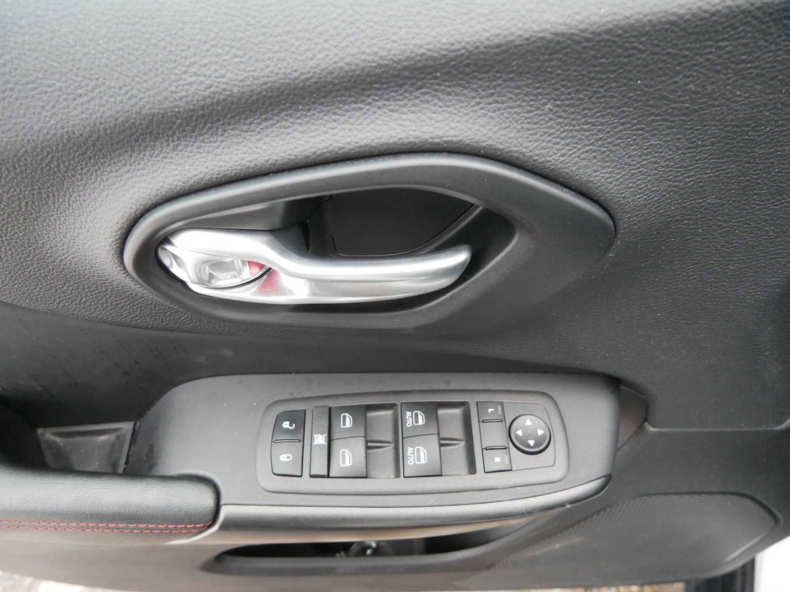 Used 2022 Jeep Cherokee Trailhawk image 18