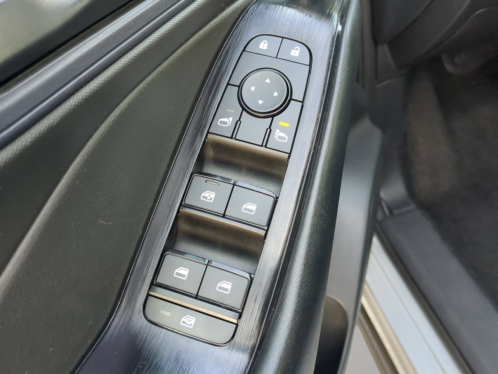 Used 2024 Nissan Rogue S FWD image 53
