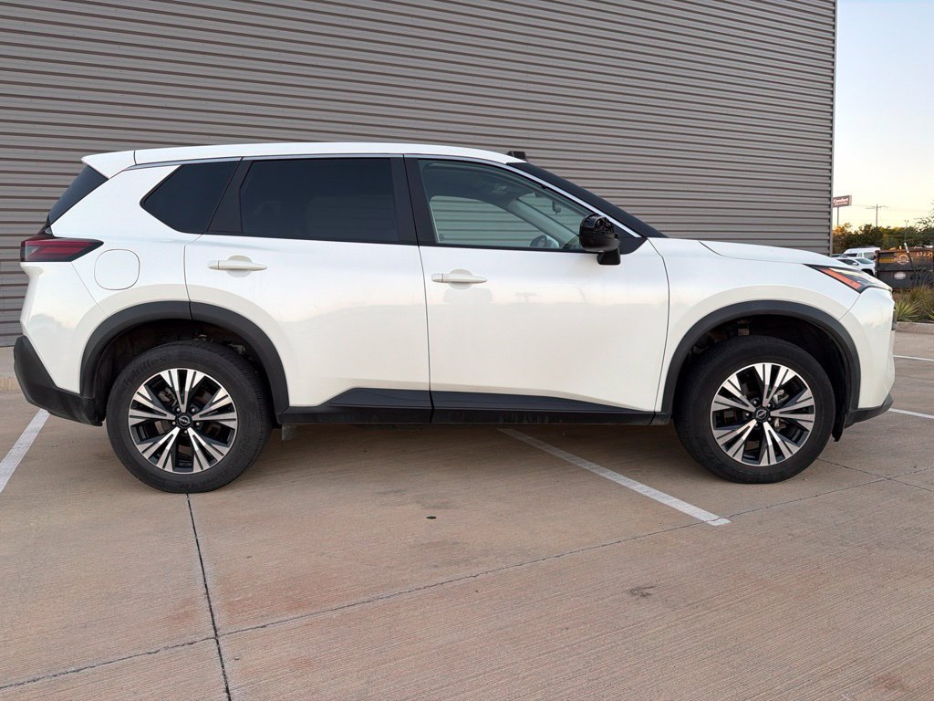 Used 2023 Nissan Rogue SV FWD image 2