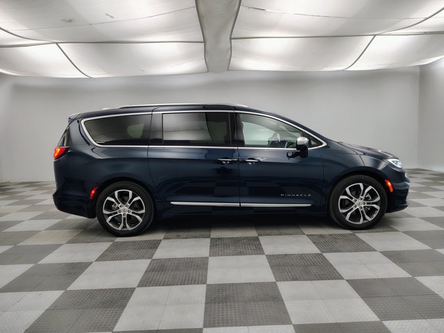 Used 2024 Chrysler Pacifica Pinnacle FWD image 12