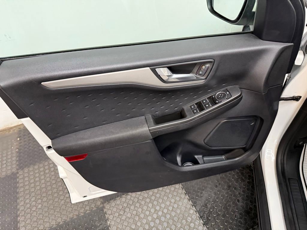 Certified 2020 Ford Escape SE image 18