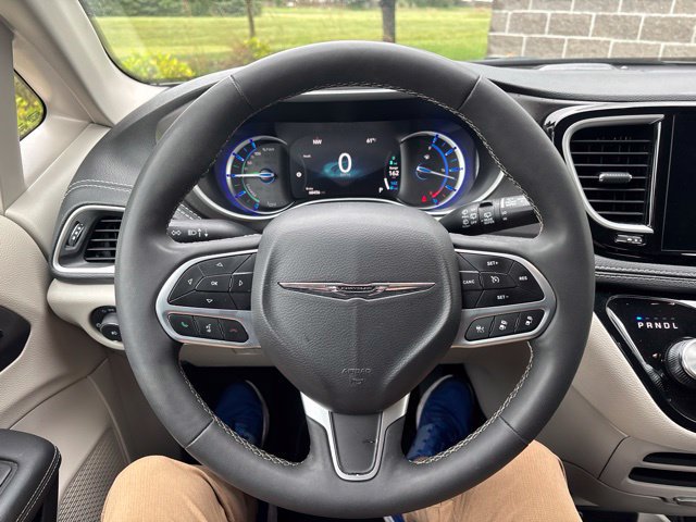 Used 2024 Chrysler Pacifica Limited FWD image 16