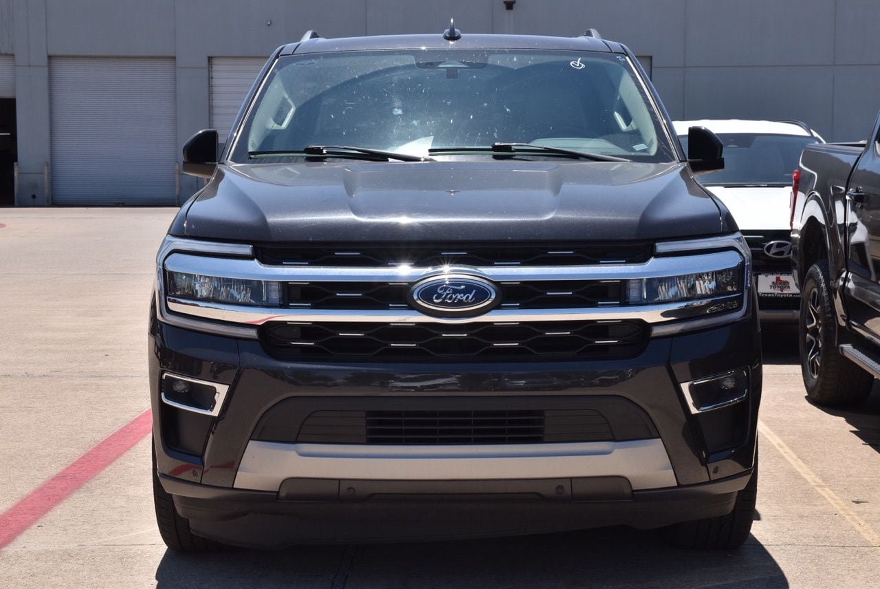 Certified 2024 Ford Expedition Max Limited RWD image 3