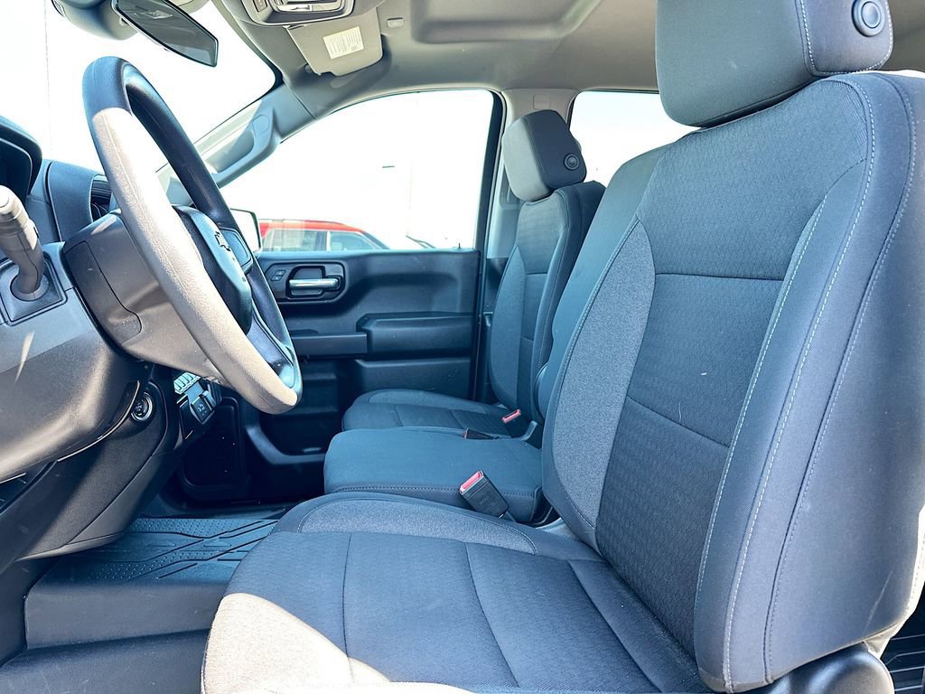 Used 2025 Chevrolet Silverado 1500 Custom w/ Turbomax Blackout Package image 9